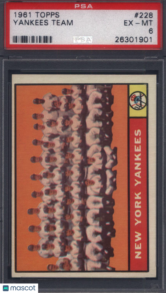 1961 Topps #228 Yankees Team with Mickey Mantle PSA 6