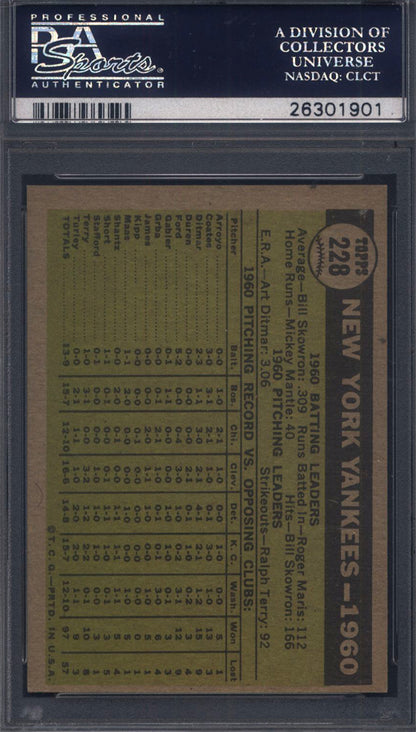 1961 Topps #228 Yankees Team with Mickey Mantle PSA 6
